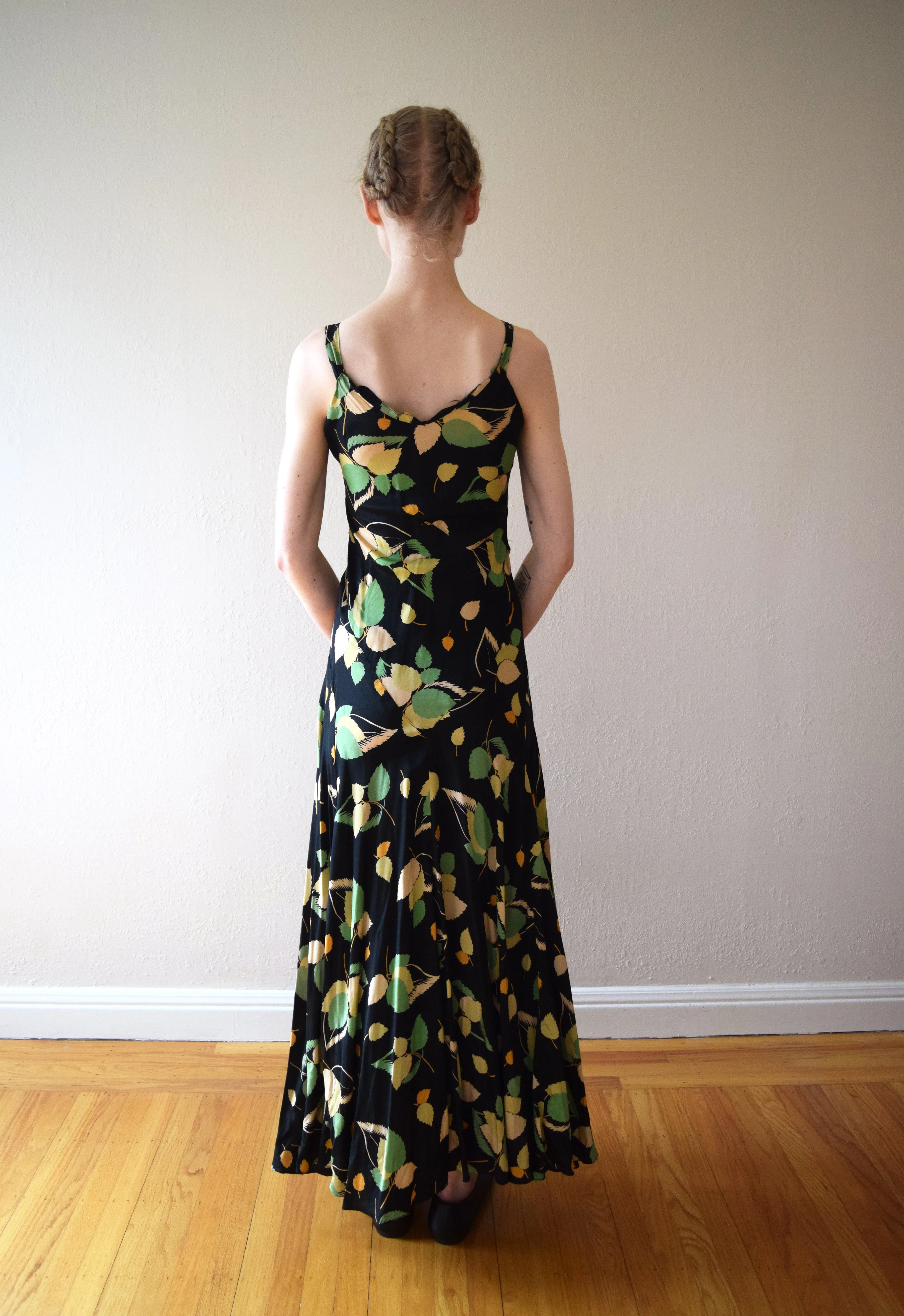 1930s silk gown . vintage 30s bias cut dress . size xs to small