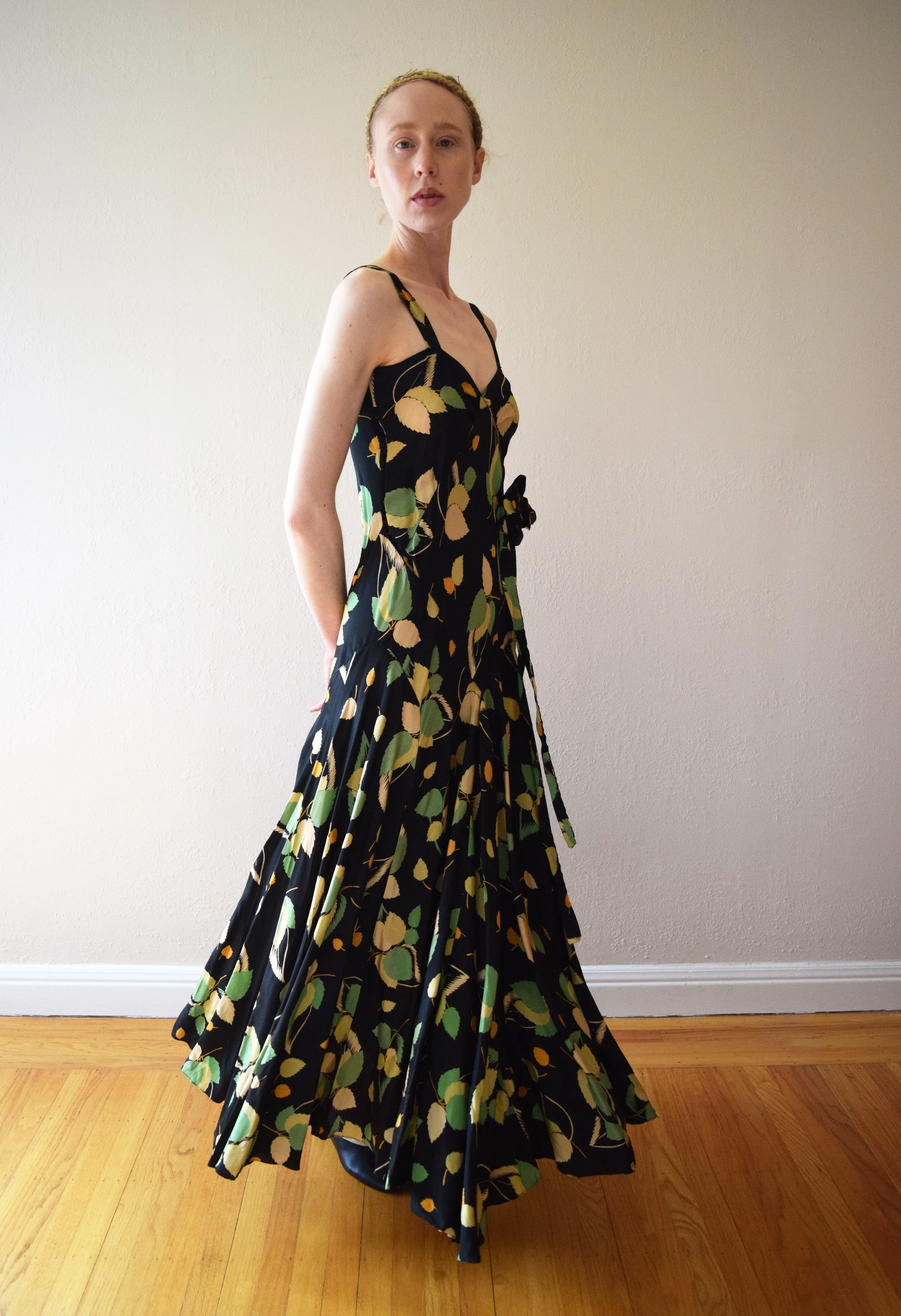 1930s silk gown . vintage 30s bias cut dress . size xs to small