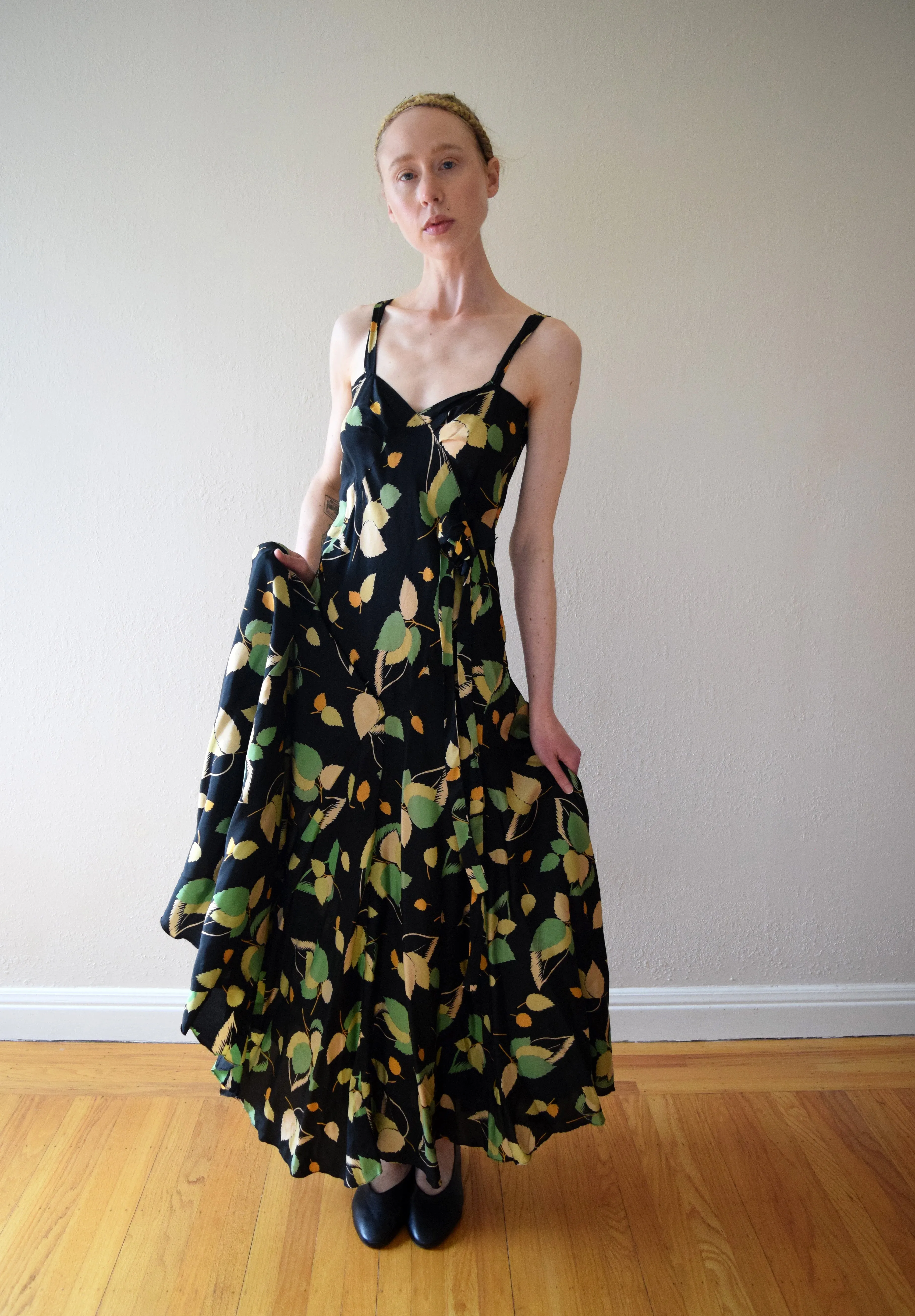 1930s silk gown . vintage 30s bias cut dress . size xs to small