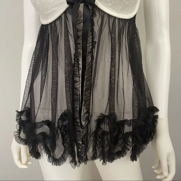 34D Vs Victoria’s Secret 2013 Vintage Ruffled Chemise Lingerie slip -Black white