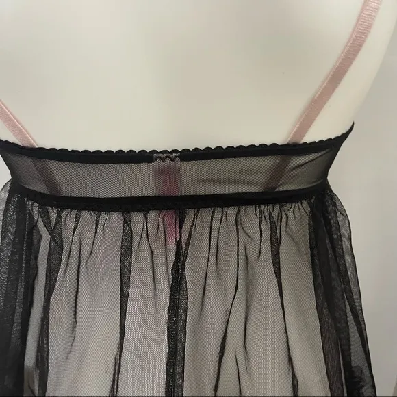 34D Vs Victoria’s Secret 2013 Vintage Ruffled Chemise Lingerie slip -Black white