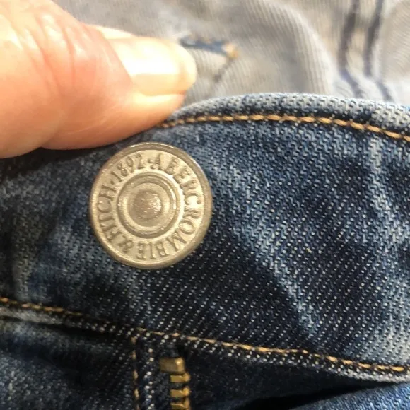 Abercrombie and Fitch The Flare Ultra High Rise jeans size 30/10S Curve love
