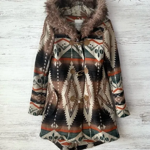 BB Dakota Brown and Orange Cape with Geometric Pattern and Fur-Lined Collar