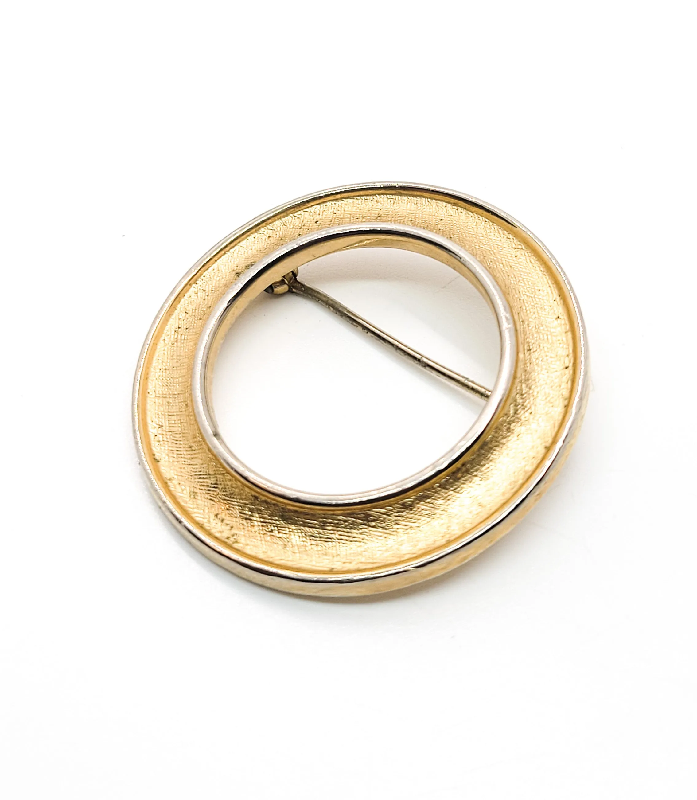 Crown Trifari signed gold toned vintage infinity retro circle brooch