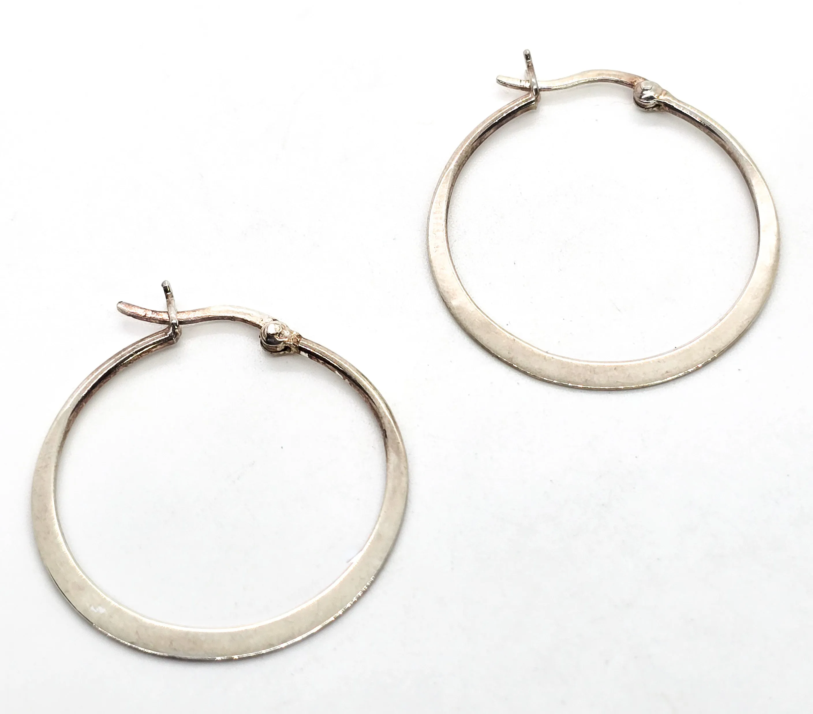 Flat thin retro vintage sterling silver light weight vintage earrings AV TH