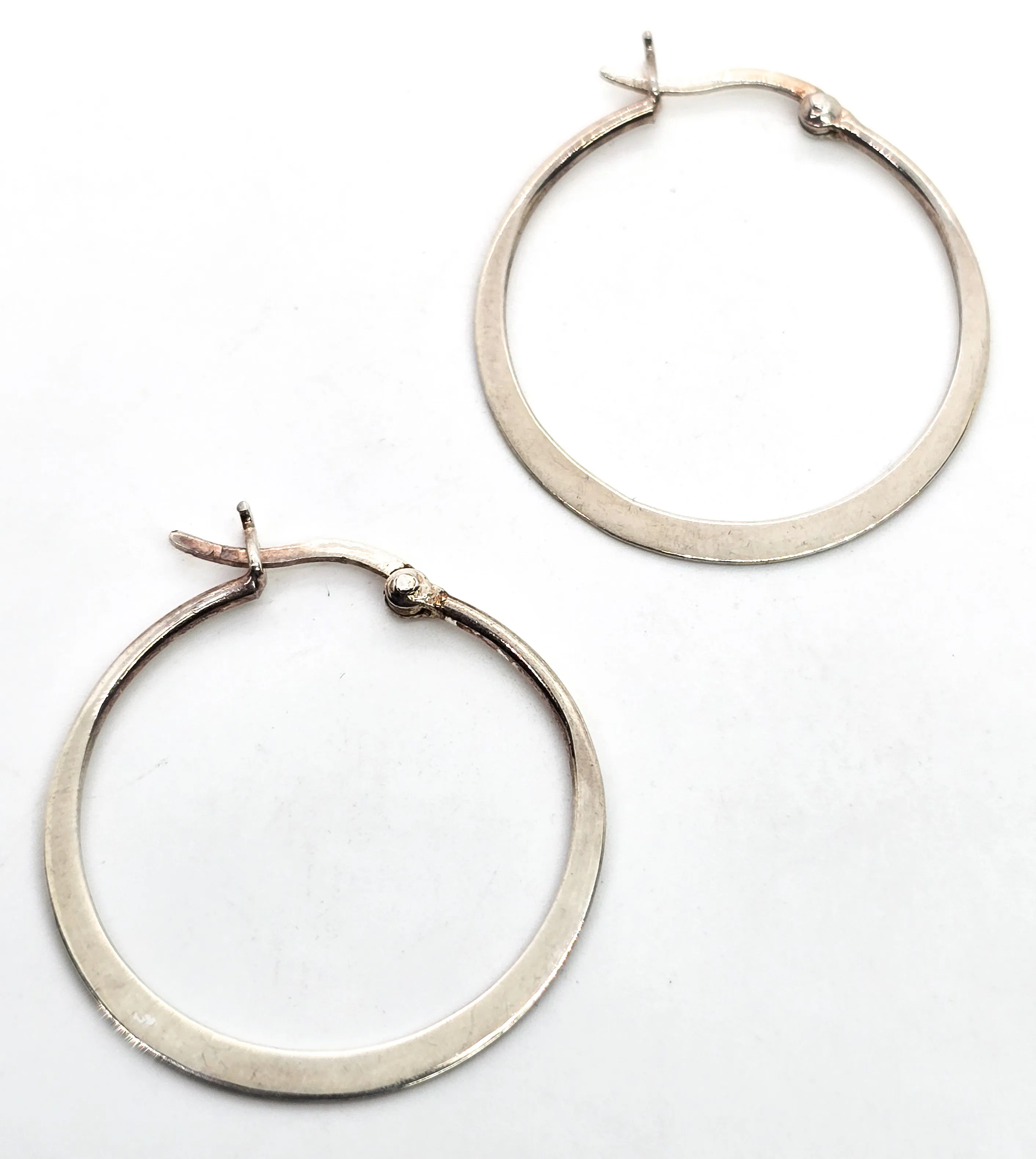 Flat thin retro vintage sterling silver light weight vintage earrings AV TH