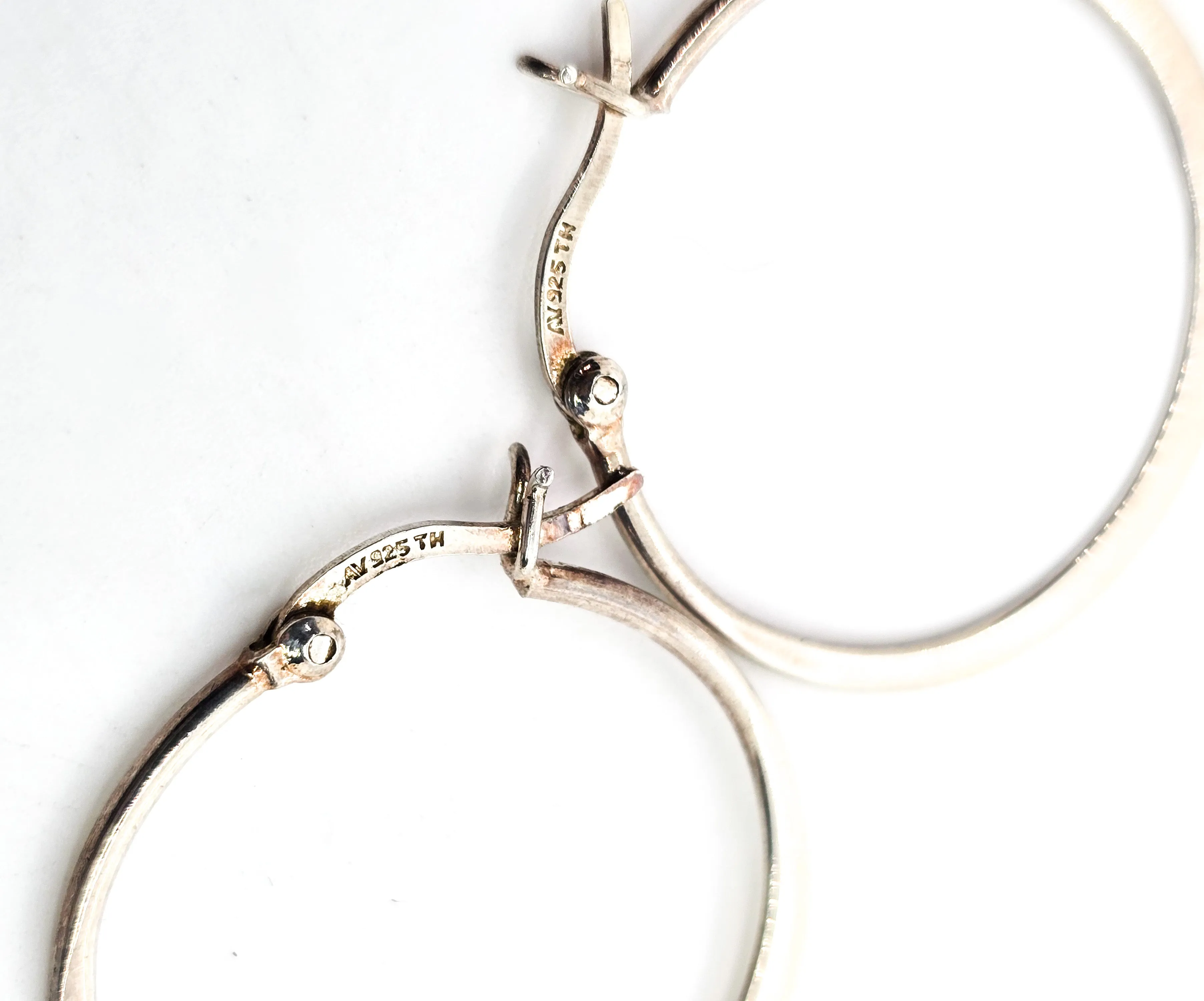 Flat thin retro vintage sterling silver light weight vintage earrings AV TH