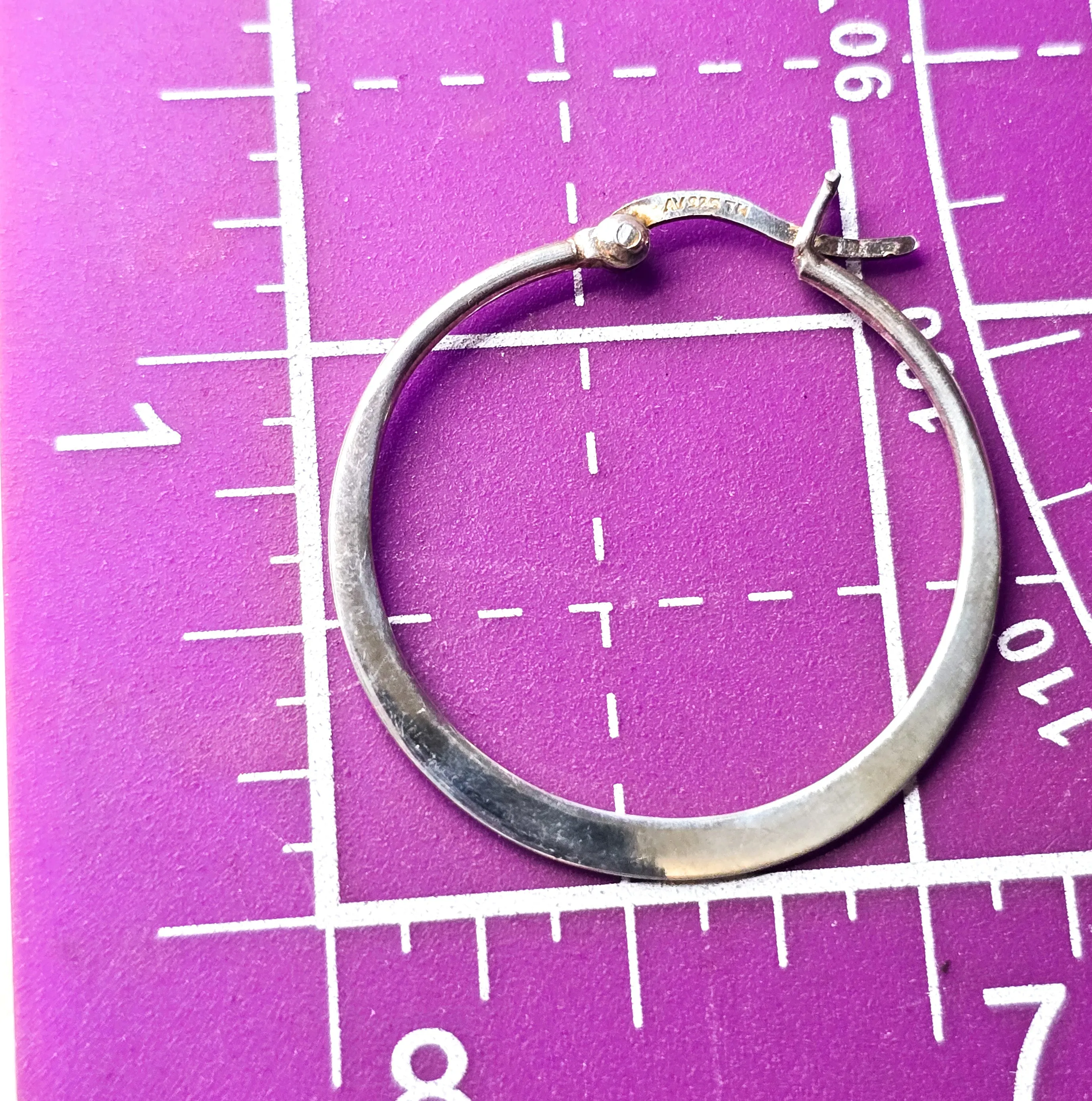 Flat thin retro vintage sterling silver light weight vintage earrings AV TH