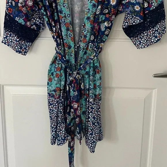 In Bloom By Jonquil Knit Wrap (Floral Kimono Robe Wrap, Lacy Sleeves, Medium)