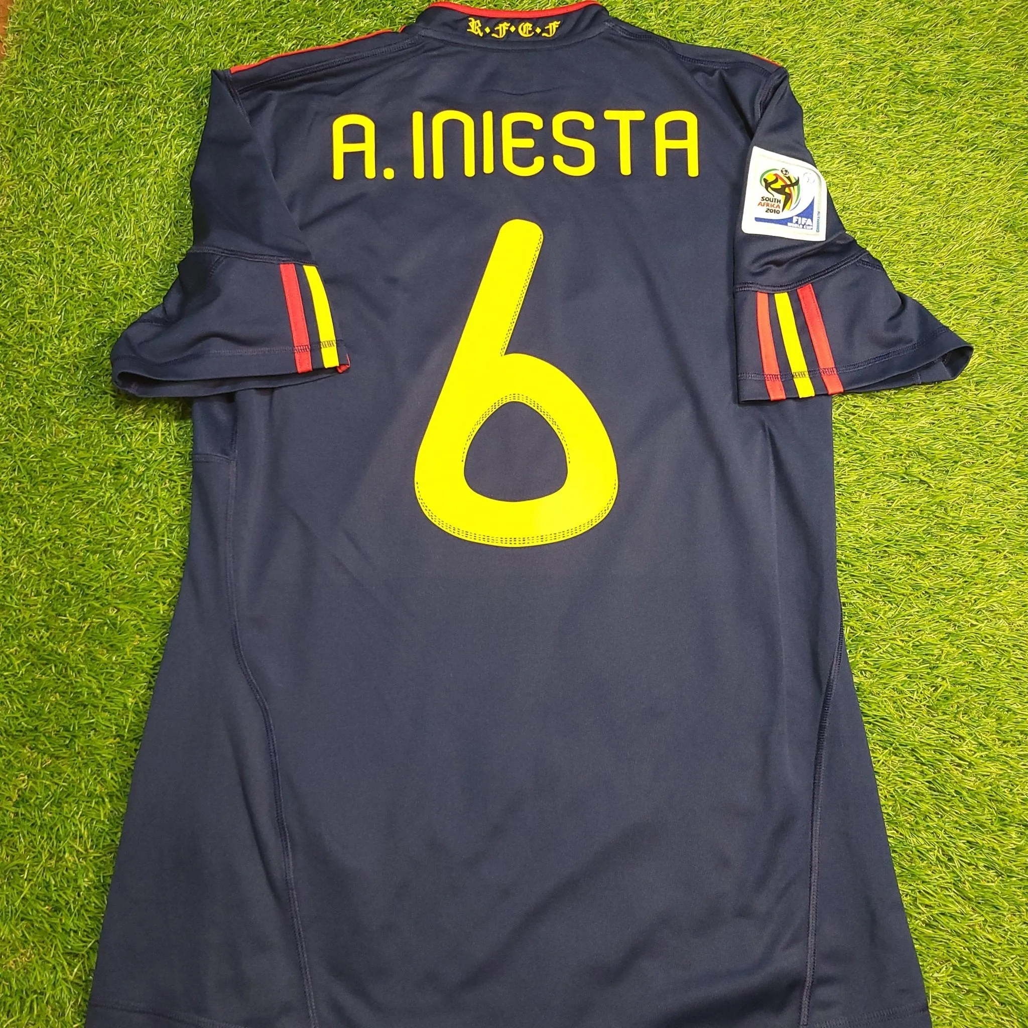 Iniesta Spain 2010 WORLD CUP Final Away Soccer Jersey Shirt M SKU# P47896