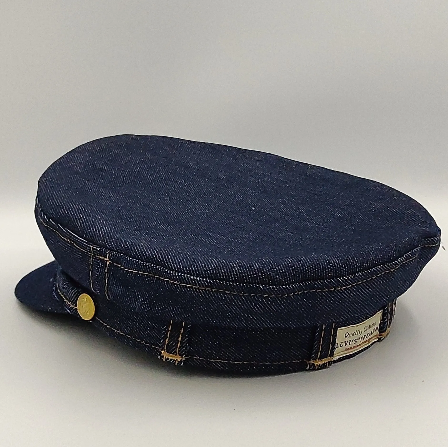 Levi's Premium Dark Blue - Size Medium