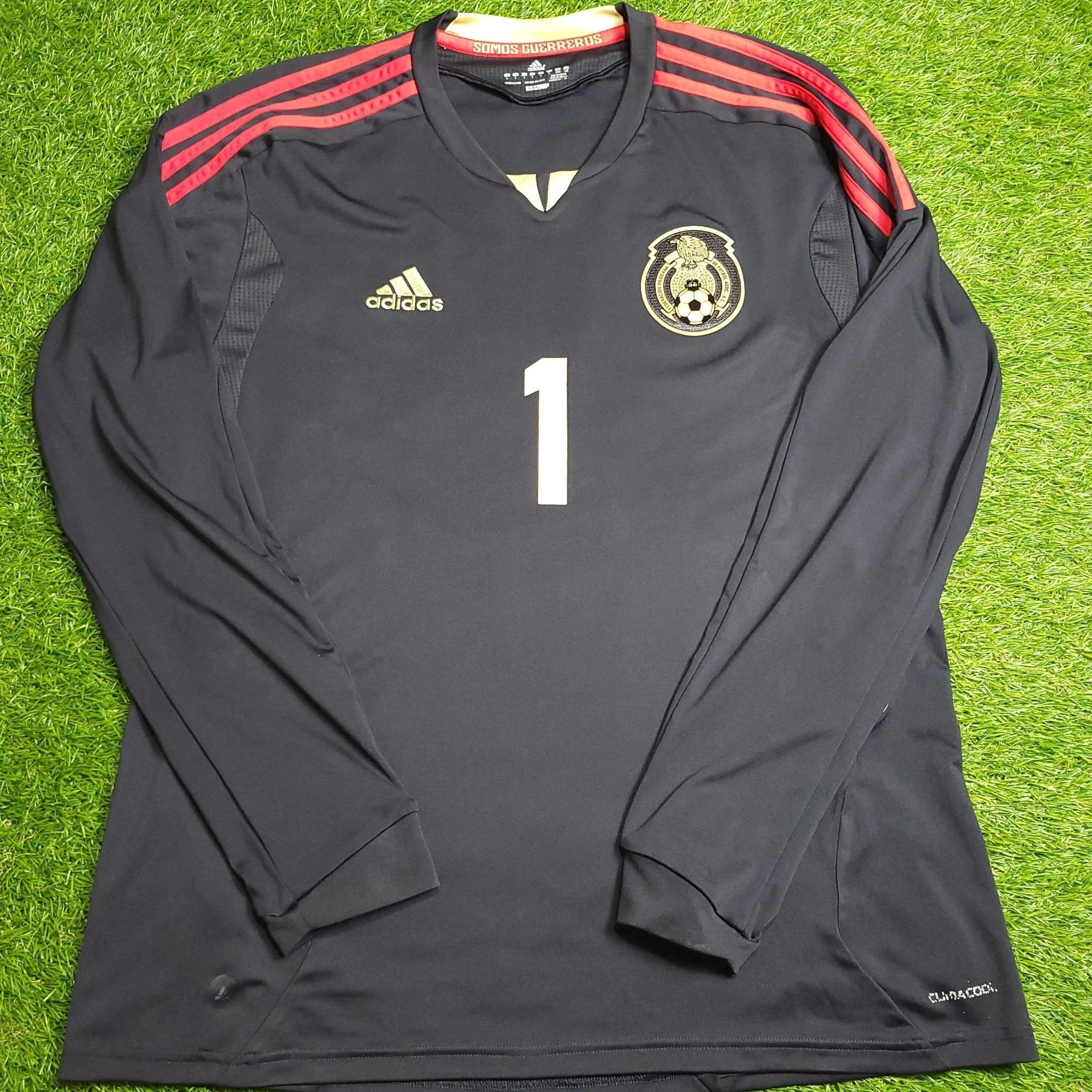 Memo Ochoa Mexico 2011 GK Soccer Away Jersey Shirt L SKU# V13582
