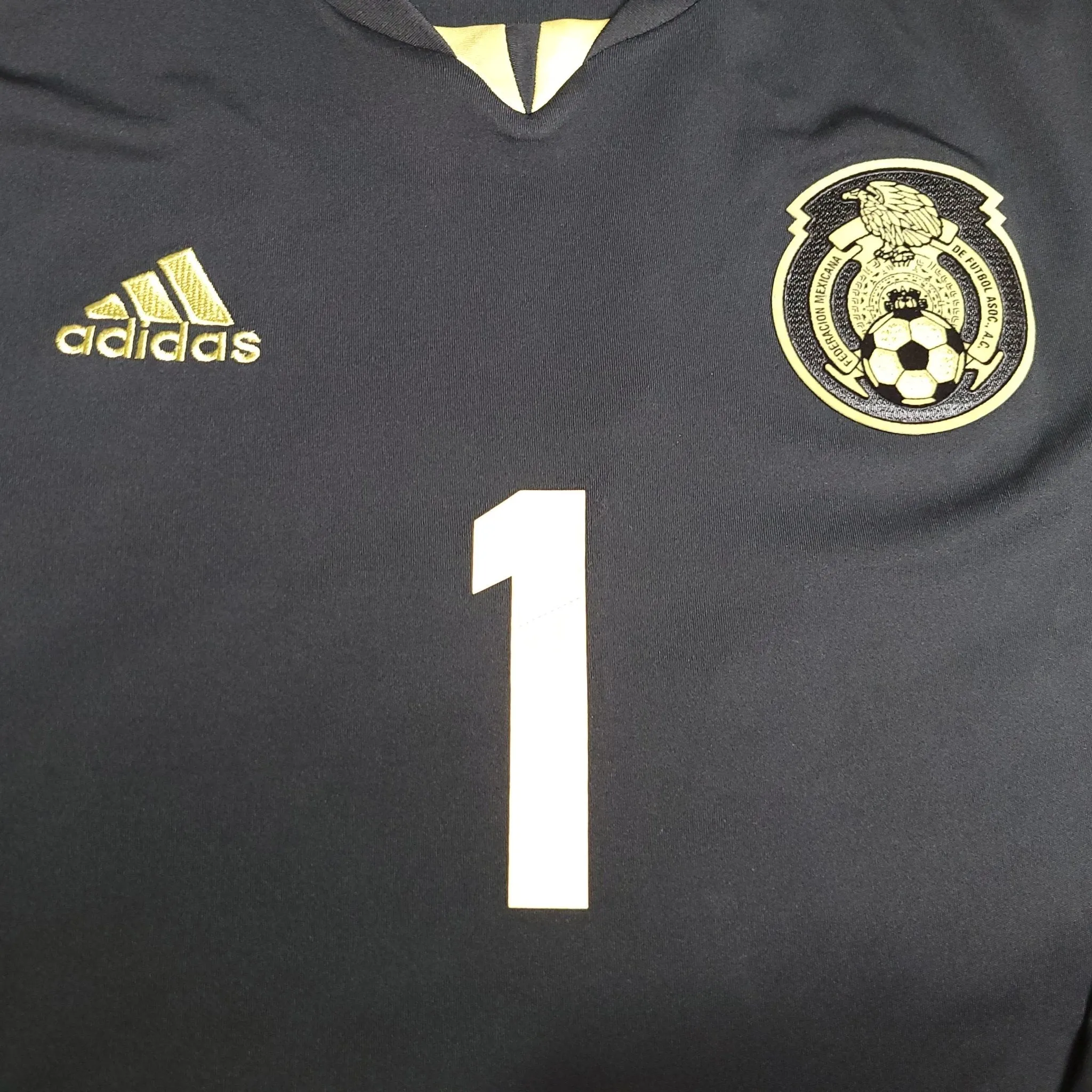 Memo Ochoa Mexico 2011 GK Soccer Away Jersey Shirt L SKU# V13582