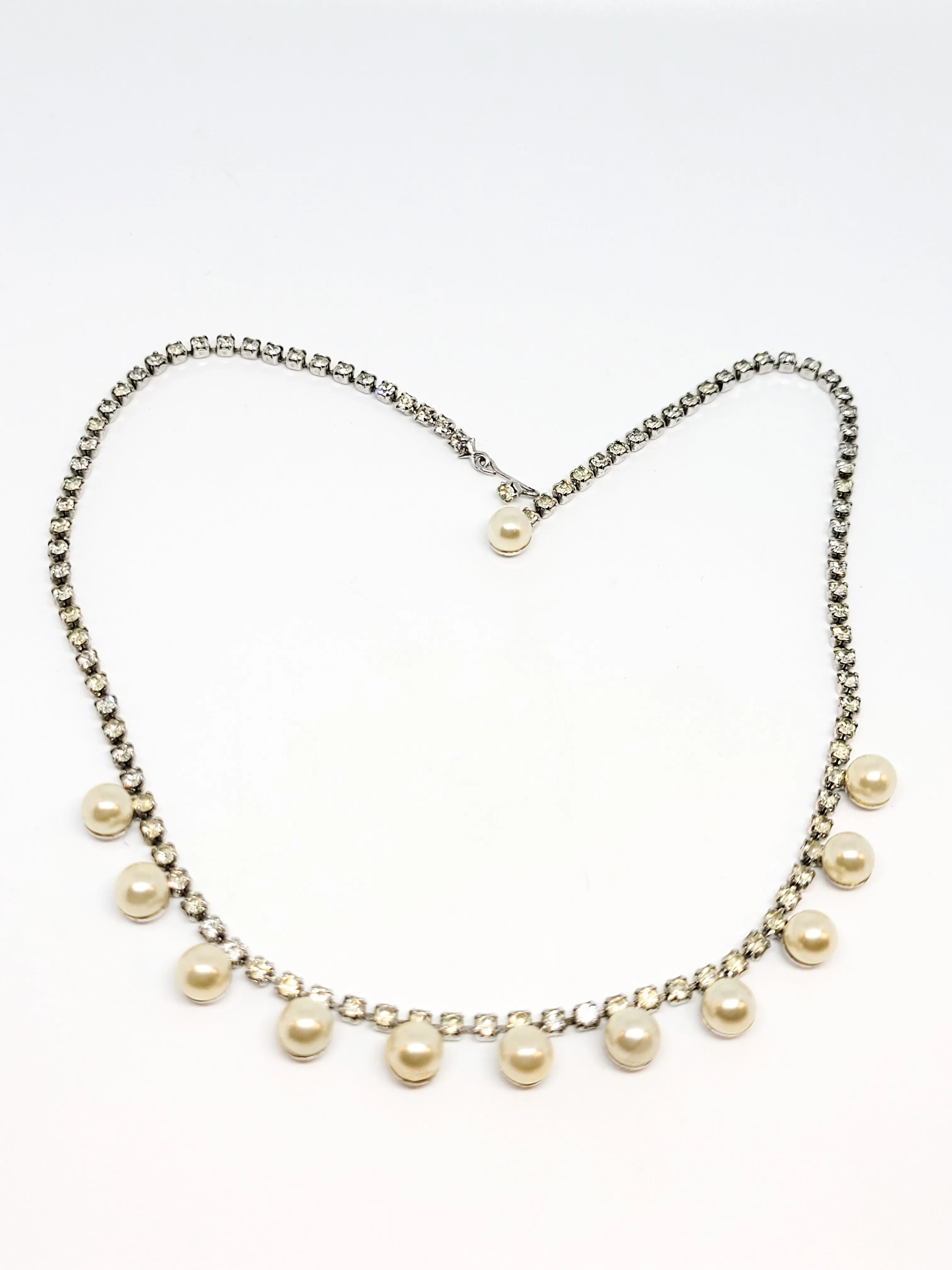 Retro clear rhinestone and faux cream pearl single strand vintage statement necklace