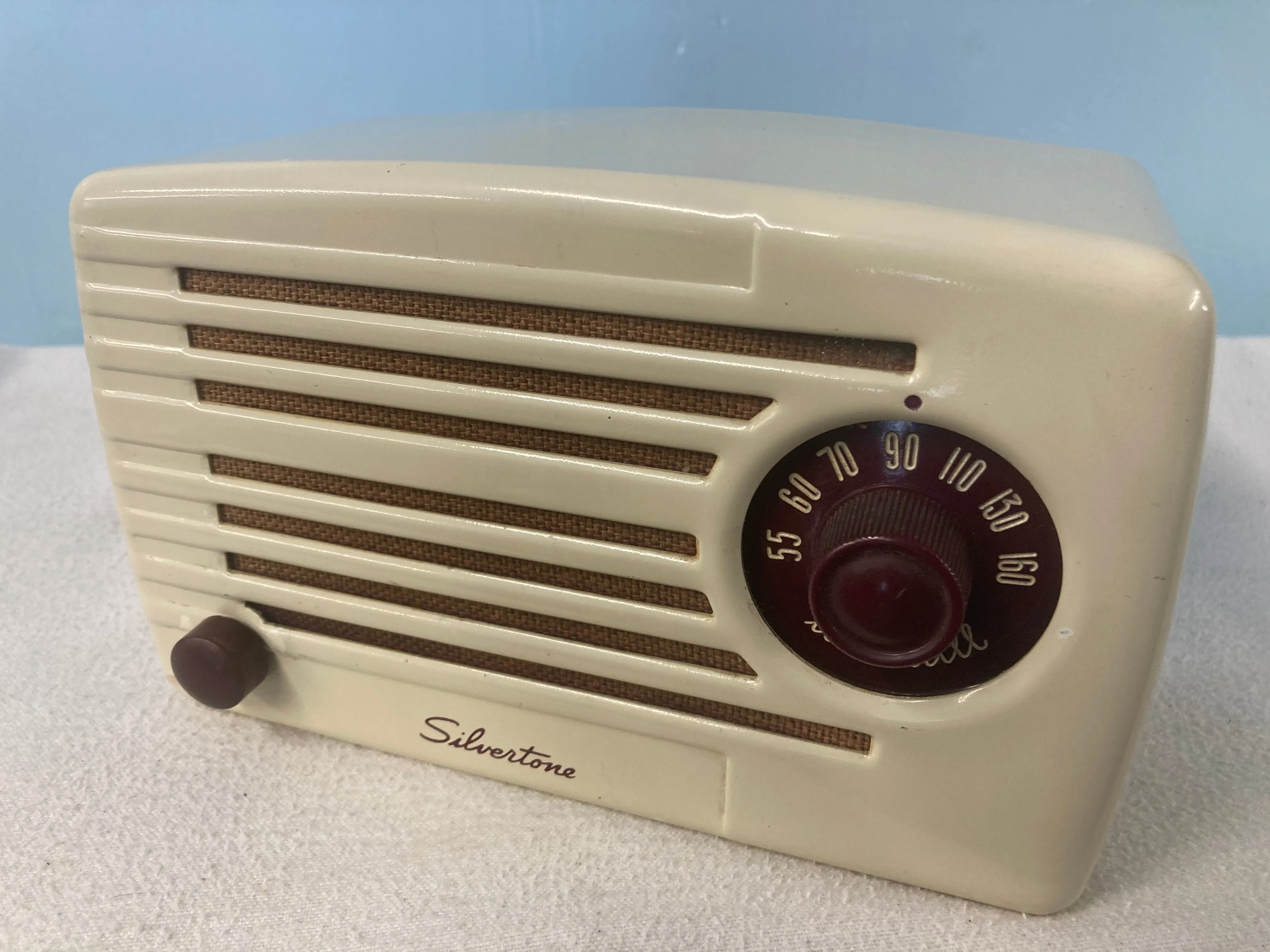 Silvertone Metal Midget Tube Radio With Bluetooth & FM input.