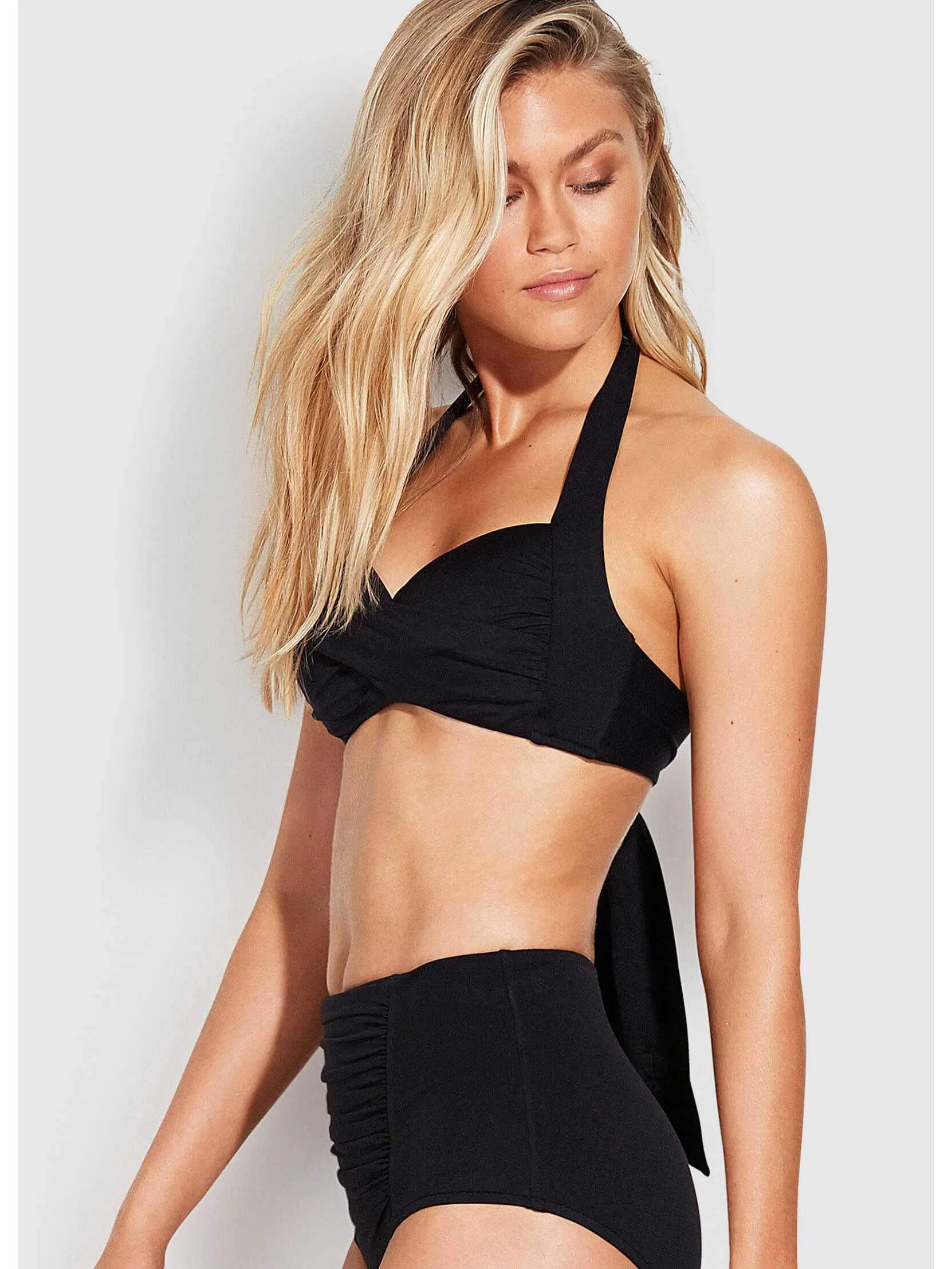 Twist Soft Cup Halter Black