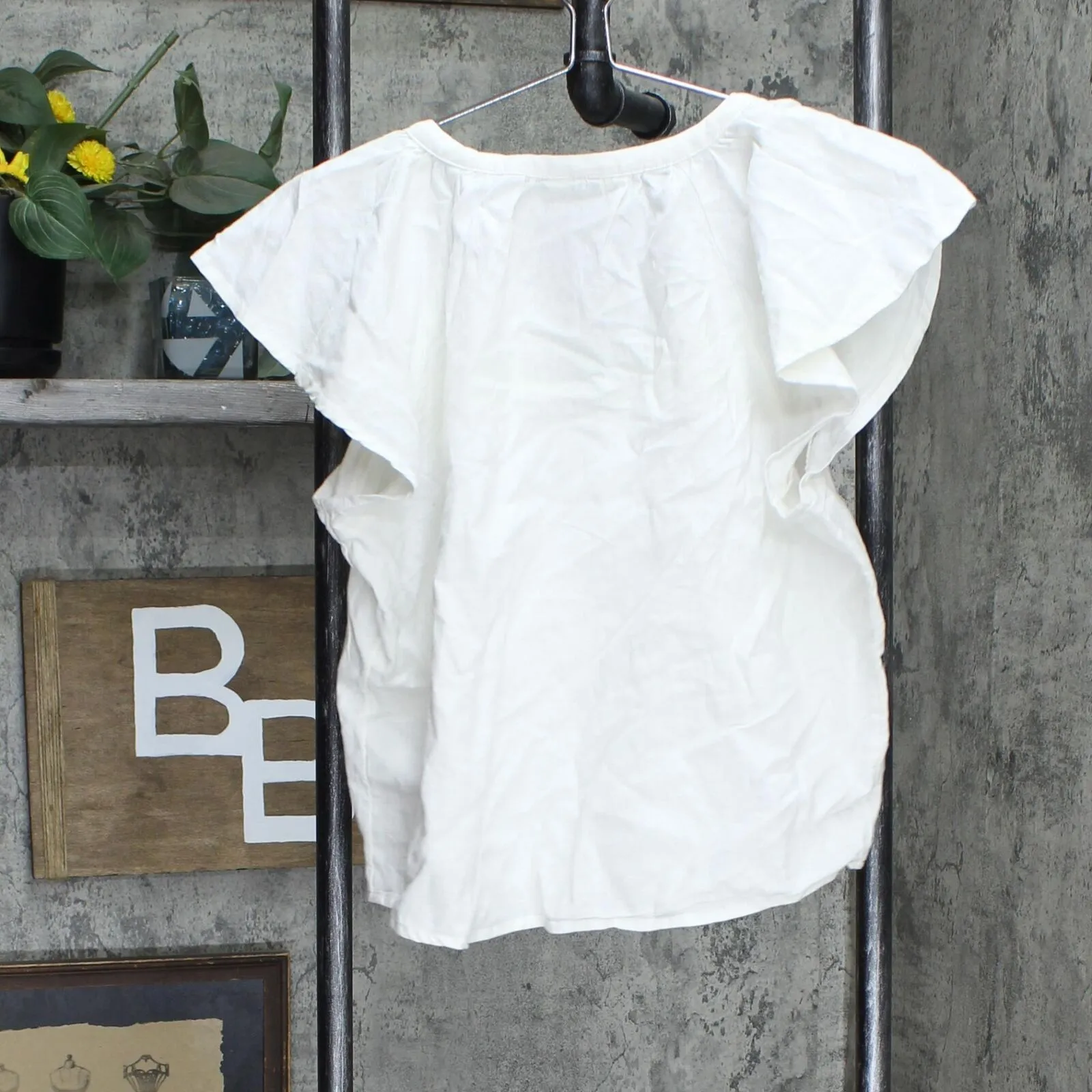 Universal Thread Women's Flutter Short Sleeve Blouse 83906619 White S