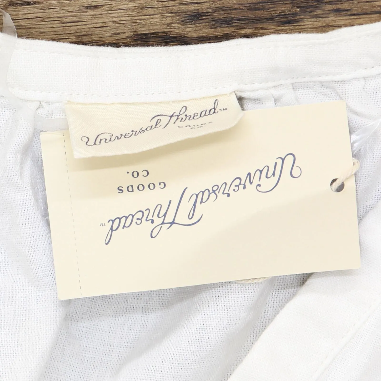Universal Thread Women's Flutter Short Sleeve Blouse 83906619 White S