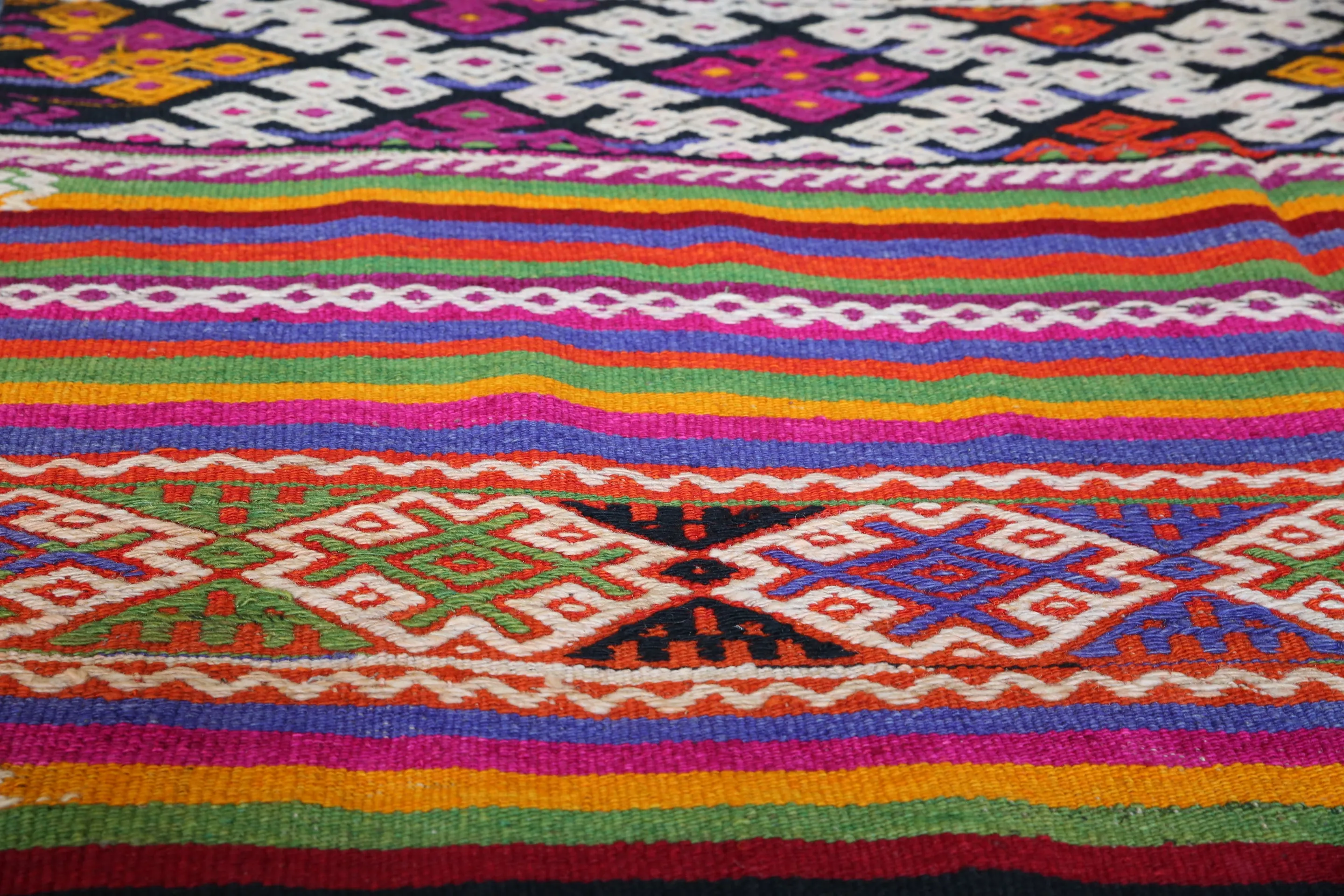 Vintage Anatolian Kilim 4.6ftx8.2ft