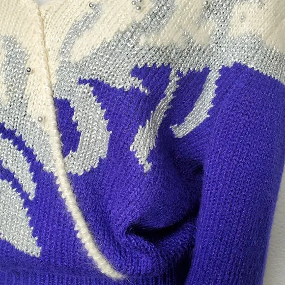 Vintage - Jaclyn Smith | Beaded V- Neck Pullover
