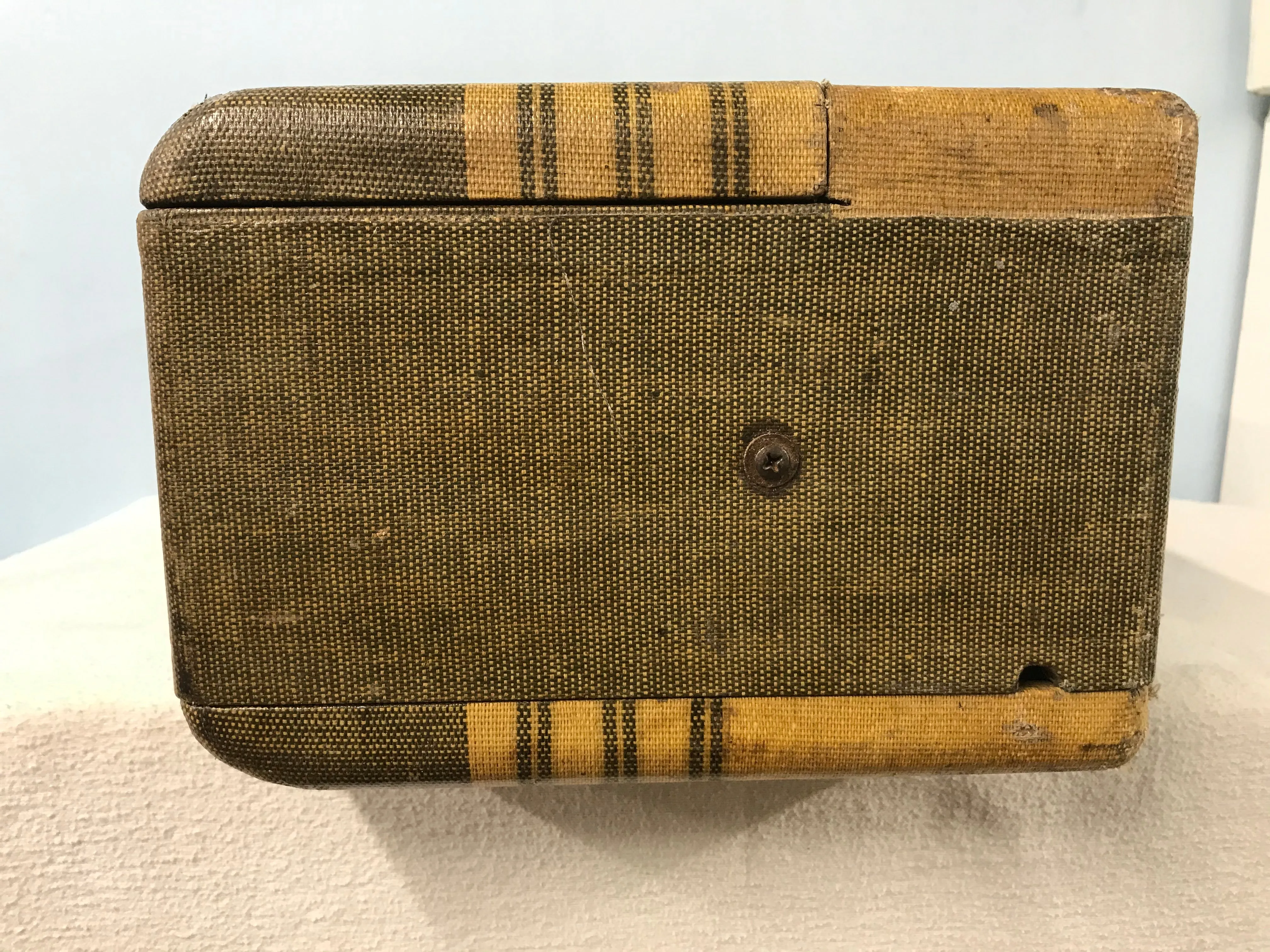 Zenith 6G601D Portable Tube Radio