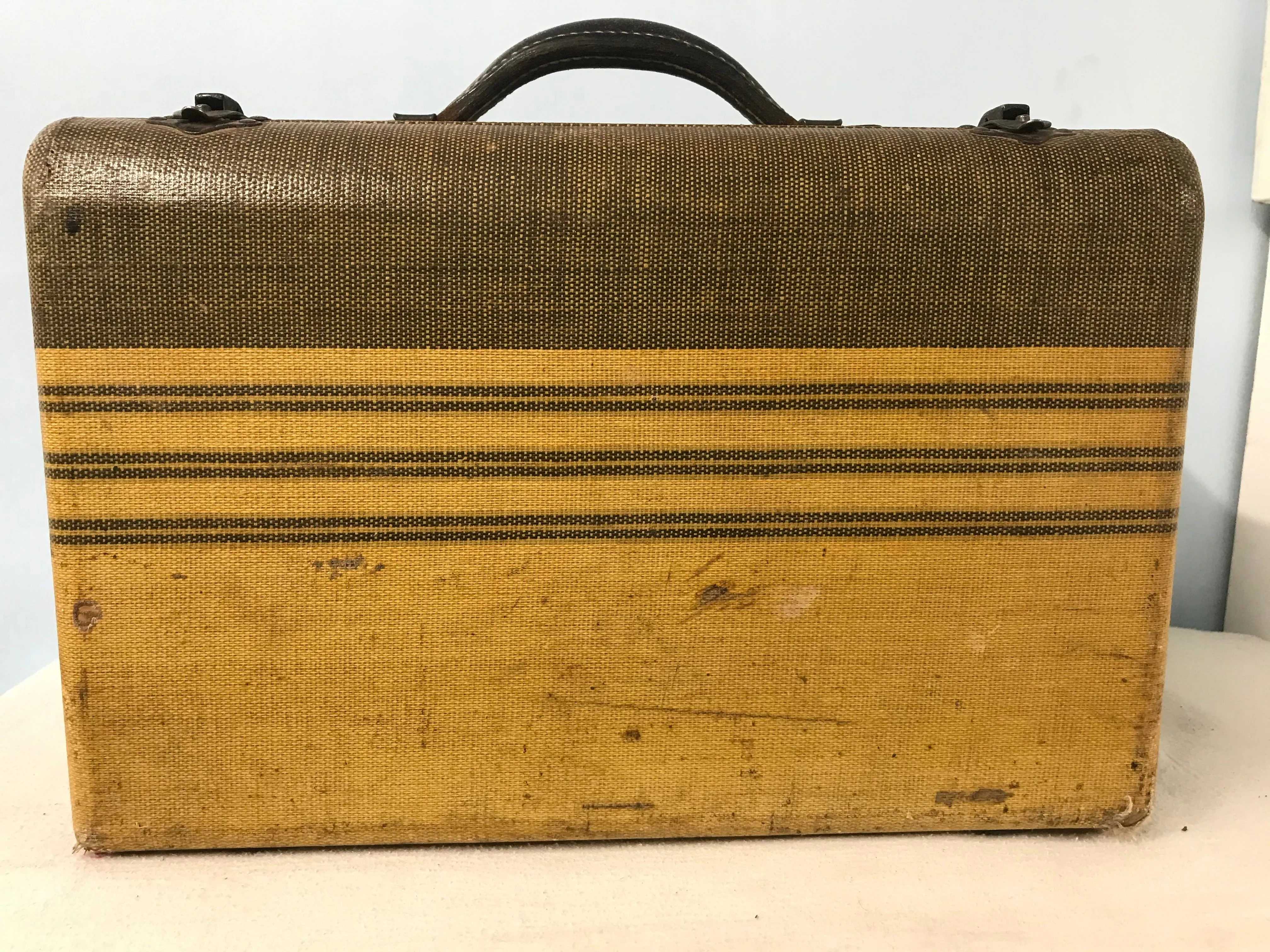 Zenith 6G601D Portable Tube Radio